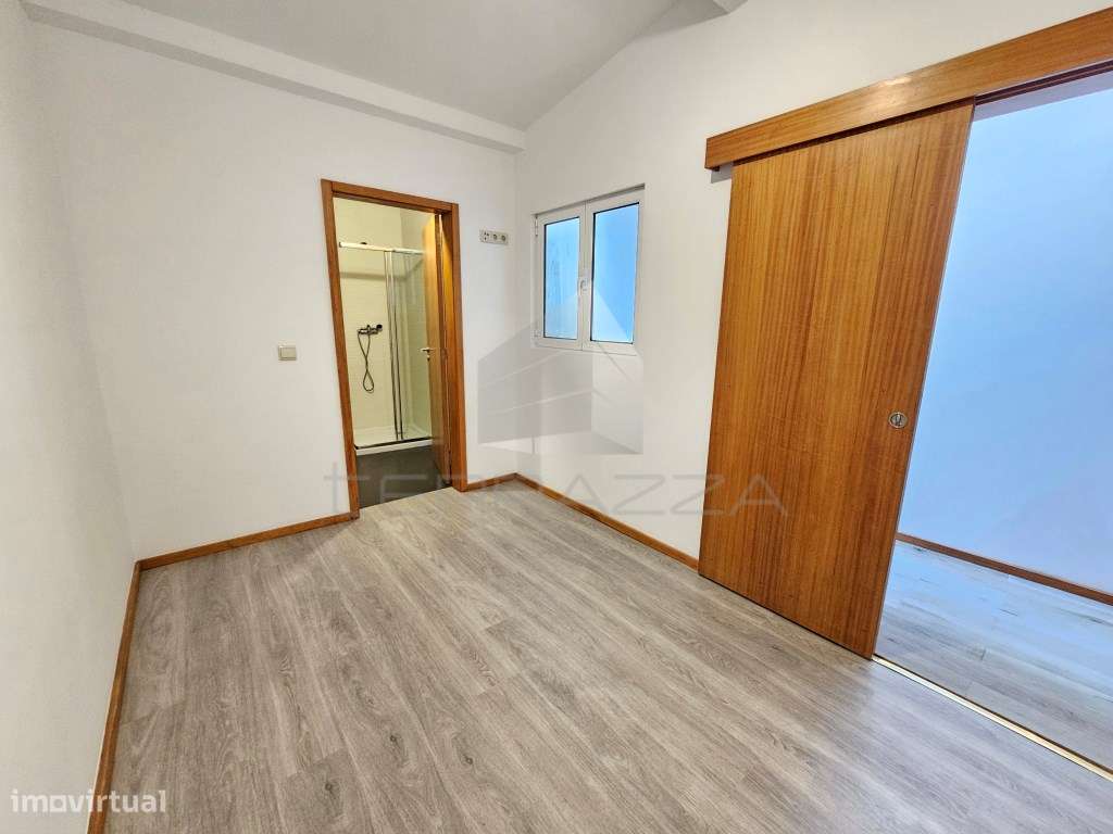 MORADIA T2+1 INDEPENDENTE PORTO(CAMPANHÃ - CORUJEIRA) - Grande imagem: 5/17