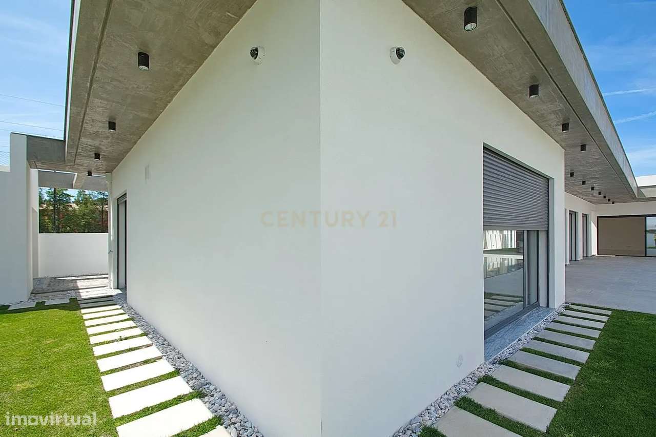 Viva o Luxo: Moradia Térrea de 5 Quartos com Piscina de Água Salgada e - Grande imagem: 5/15