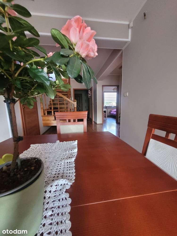 Urokliwy Dom na Sprzedaż z Niepowtarzalnym-4