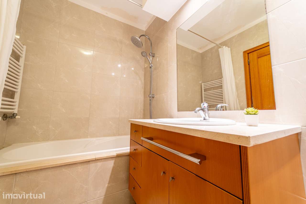 T3 Último Andar (5.º) - Frente poente para praça-jardim - Grande imagem: 4/45