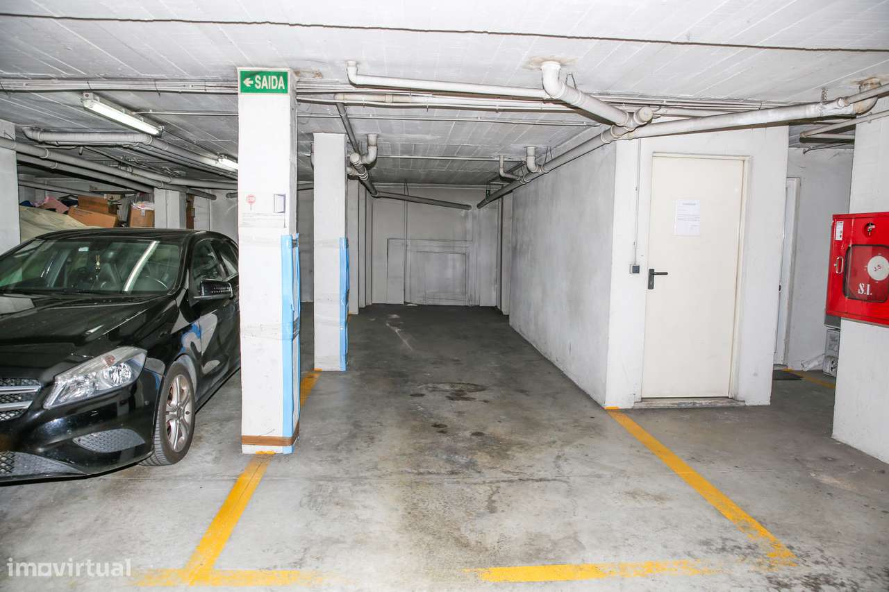 Fantástico Apartamento T3 com terraço e 2 lugares de garagem-28