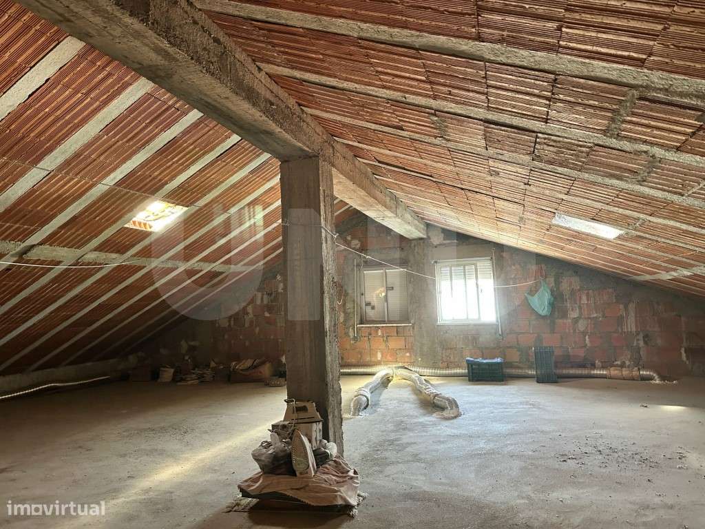 Moradia T3 com logradouro e anexo - Bairro do Espertim, Covilhã-29