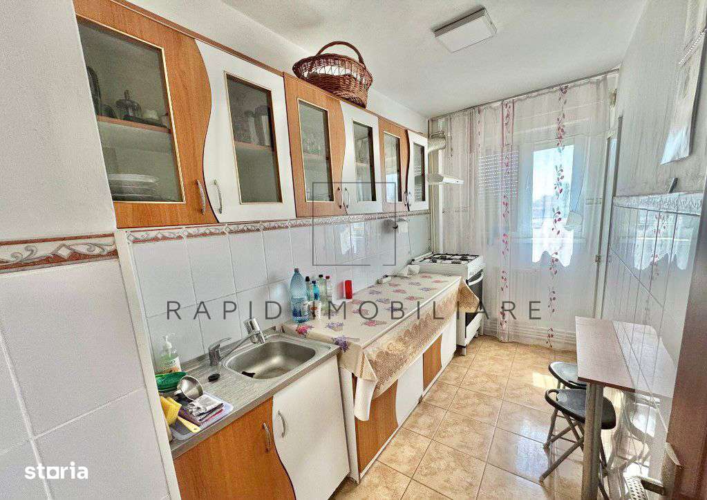 2 Camere - 5/11 - Lift Modernizat - Baie cu Geam - Negociabil - Imagine principală: 4/7