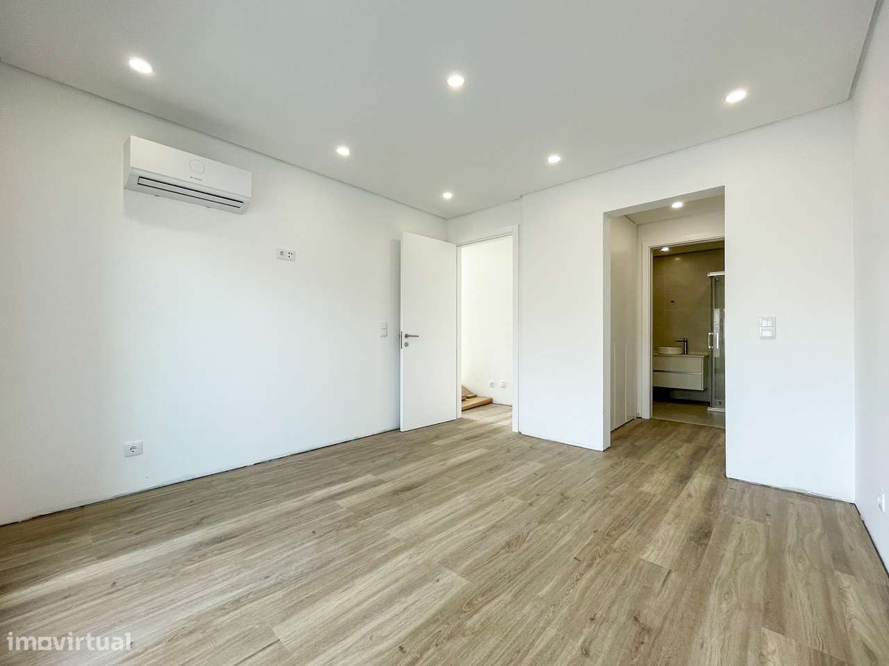 Moradia T4 com Piscina - Santa Iria de Azoia (Bairro da Salvação)-32