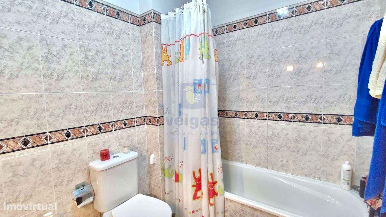 Apartamento T2 com Varanda , Arrecadação e vista Rio em Alverca-16