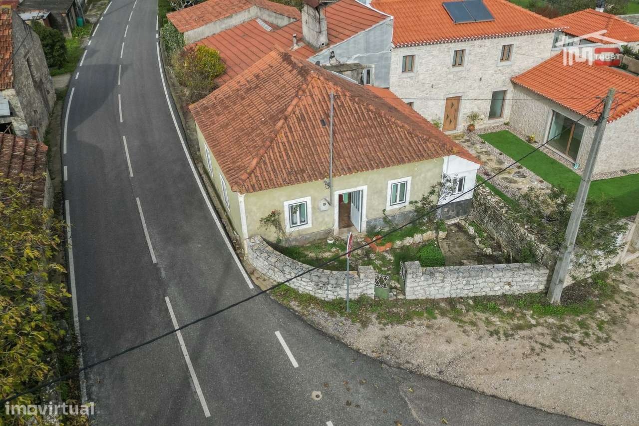 MORADIA PARA RESTAURAR EM ATOUGUIA - Grande imagem: 2/29