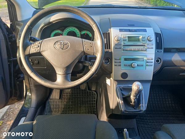 Toyota Corolla Verso 2.2 D-4D Premium - 5