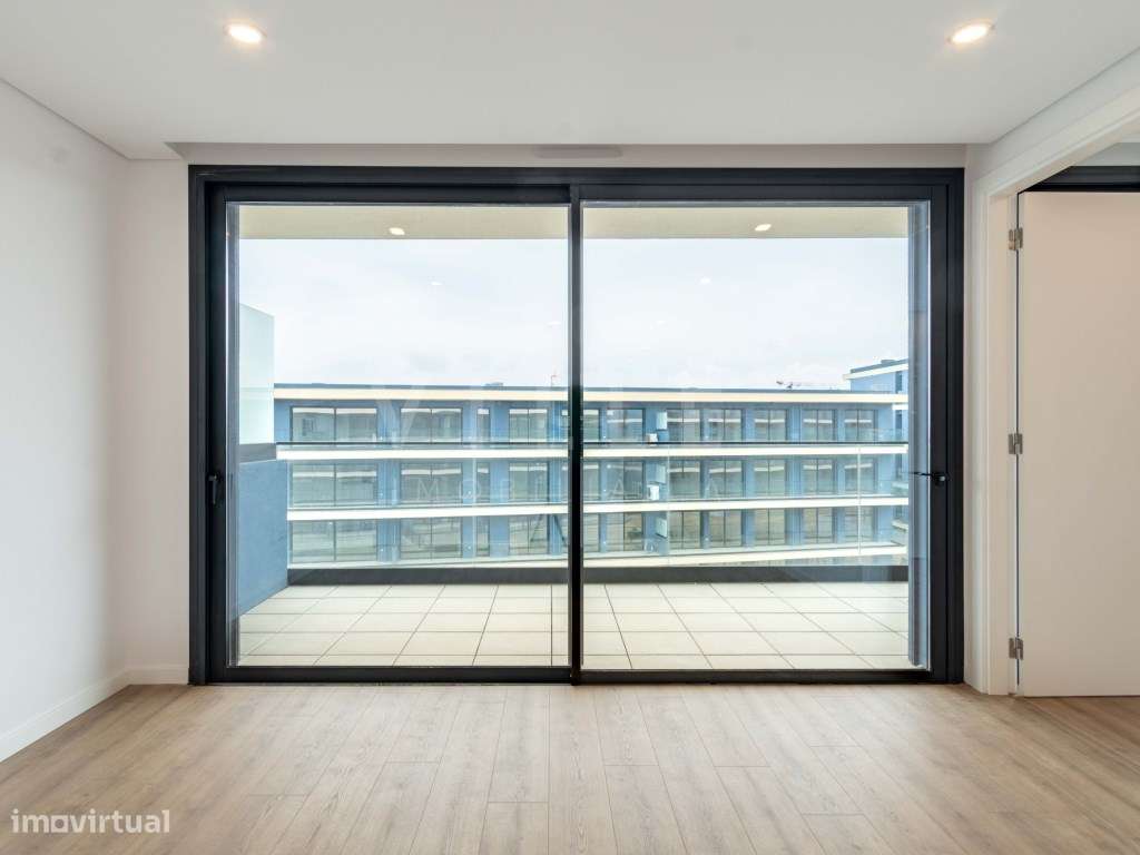 Apartamento T1+1 | 3.º e Último Piso | Varanda | 1 Lugar de Garagem...-1