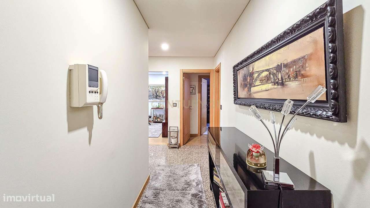 Apartamento T2 no Bonfim, Porto, terraço fechado e varanda.-14