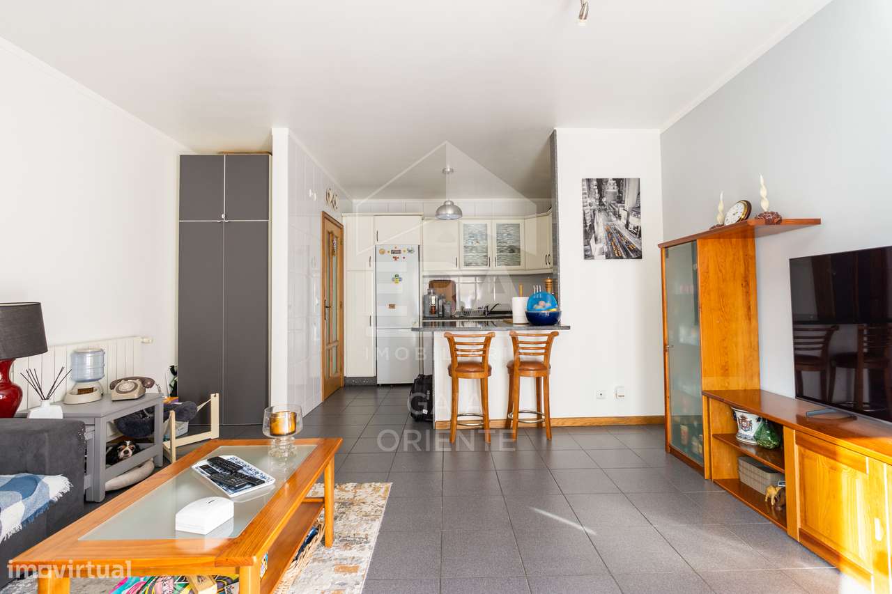 T2 com garagem e varanda junto à N1 – Seixezelo-13