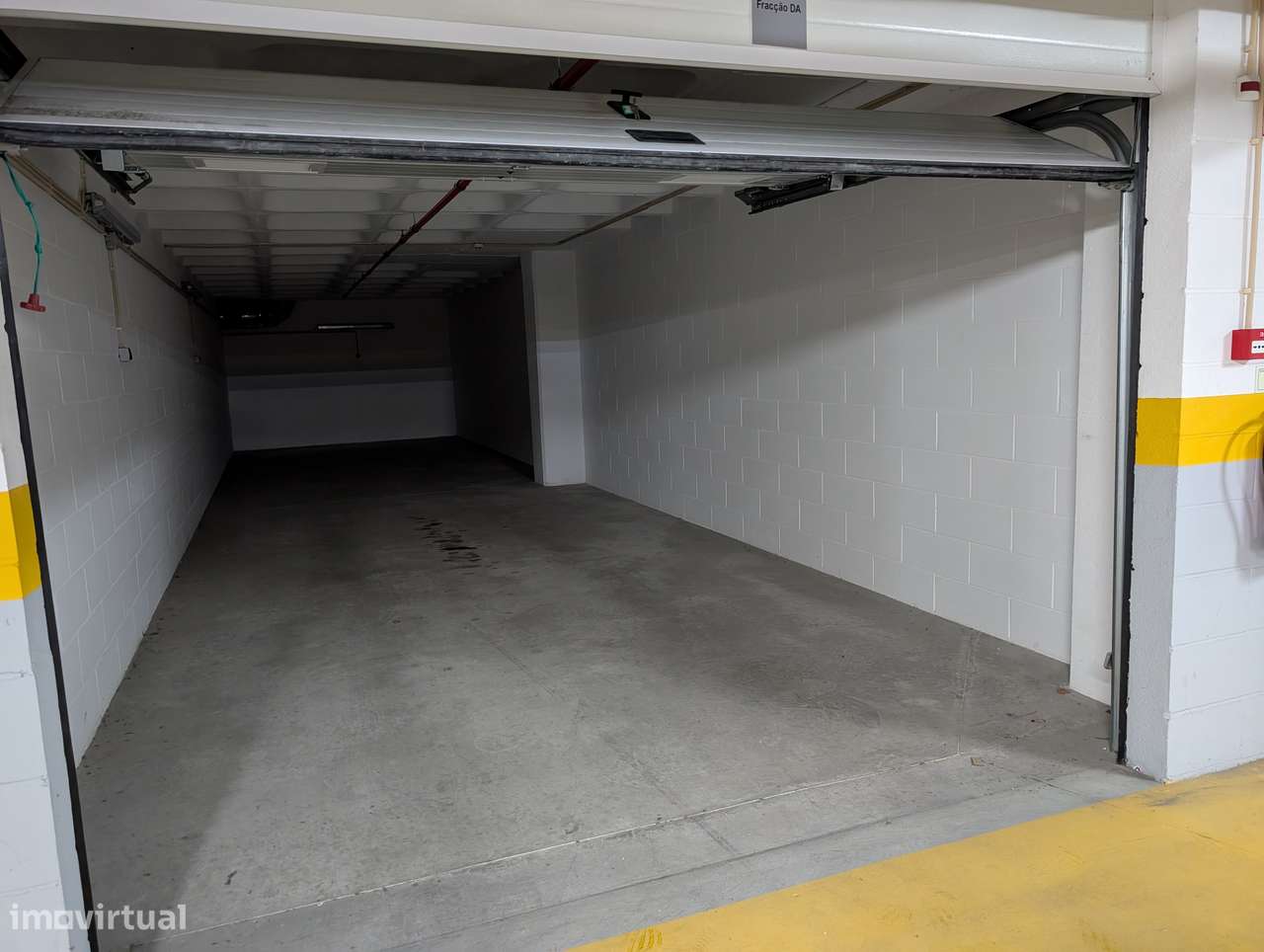Garagem espaçosa box 3 carros Costa da Caparica-9