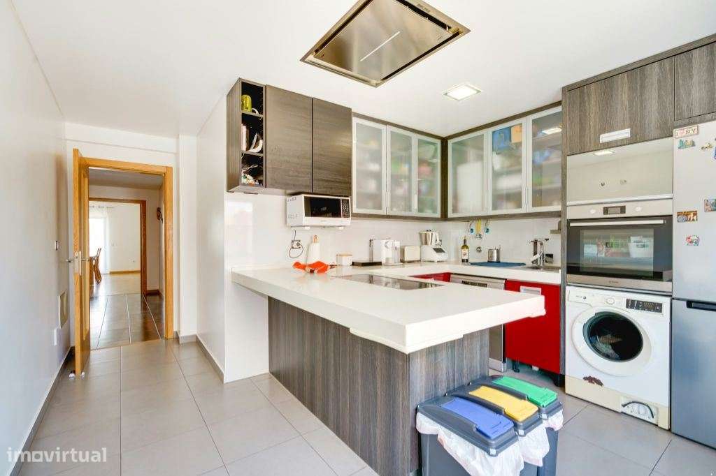 T4 de Luxo remodelado com 225 m², 2 Parqueamentos e Excelente Local...-6