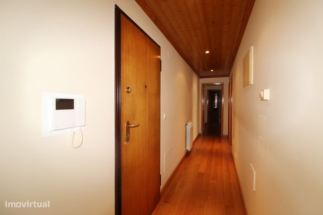 Apartamento com 4 assoalhadas situado no centro de Mem Martins-3
