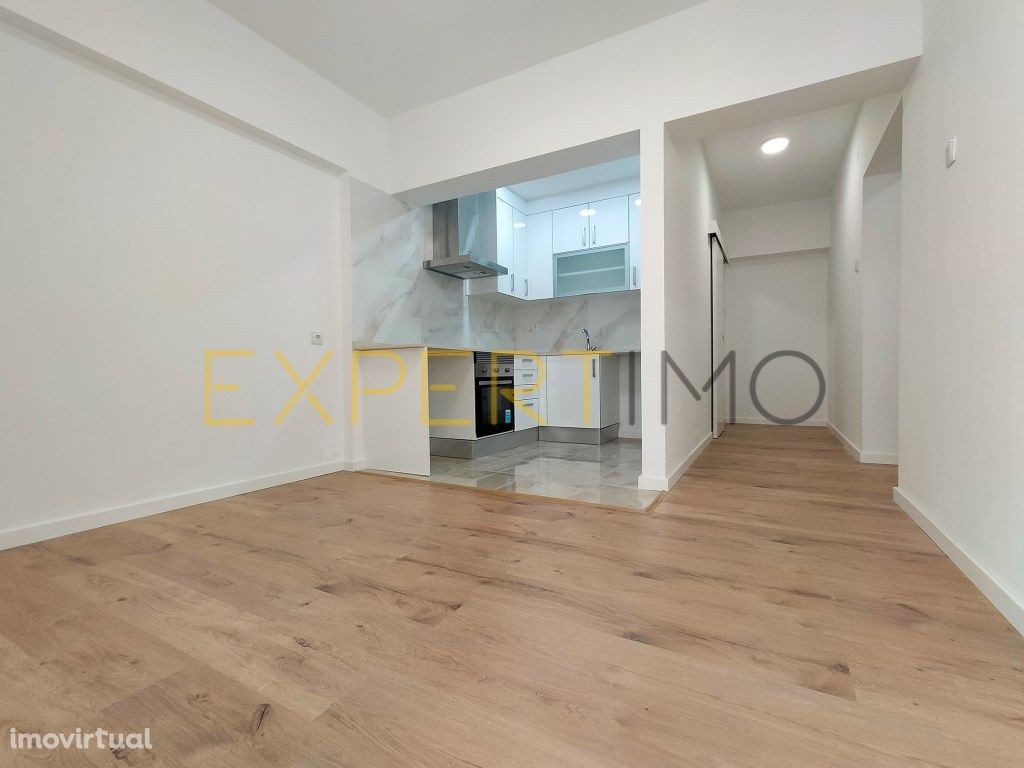 Apartamento T1 totalmente remodelado - Oferta de Escritura