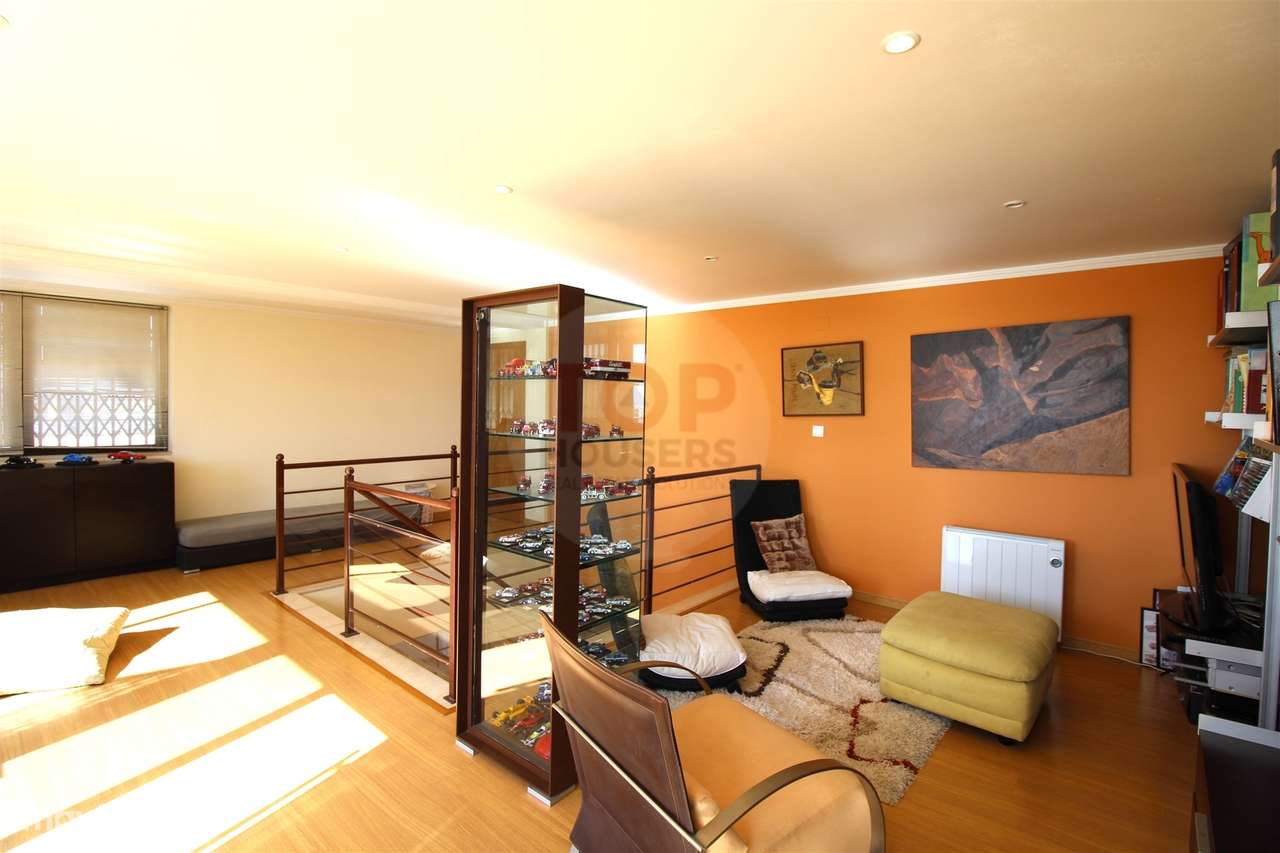 Penthouse T4+1 com Terraço Panorâmico e dois estacionamentos-29