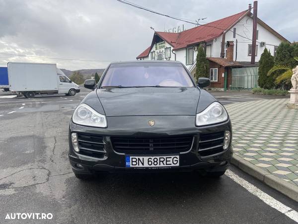 Porsche Cayenne - 2