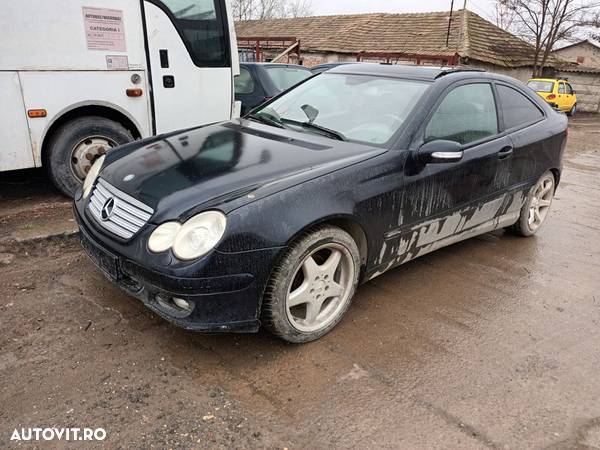 Dezmembrari  Mercedes-Benz C-CLASS (W203)  2000  > 2007 C 220 CDI (20 - 1