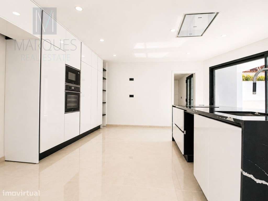 Moradia Isolada T4 com 3 Suites, Jardim e Piscina na Verdizela-14