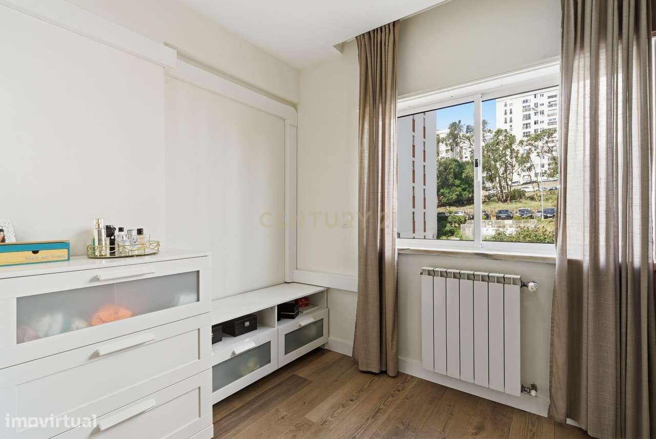 Apartamento T2 Totalmente Renovado com Estacionamento-12