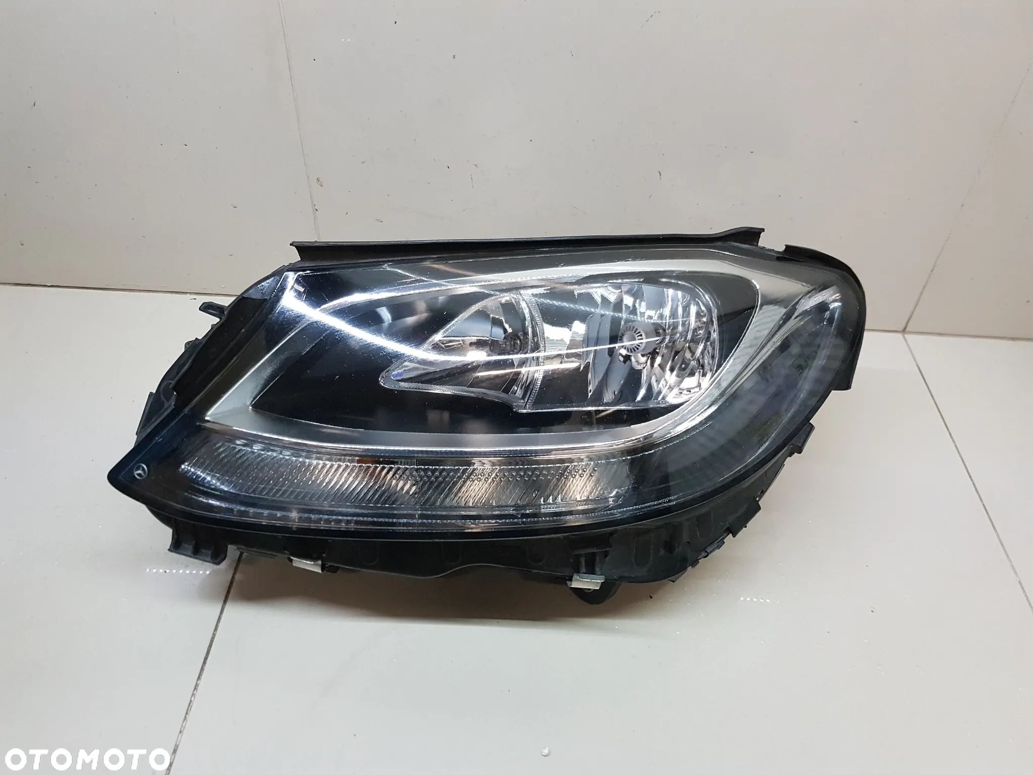 MERCEDES W205 C-KL LAMPA LEWA LUB PRAWA PRZEDNIA PRZÓD ZWYKŁA - 1