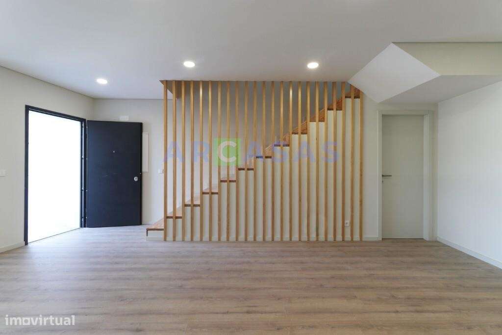 Andar moradia T3 duplex com terraço e 2 garagens em Alfena, Valongo - Grande imagem: 5/28
