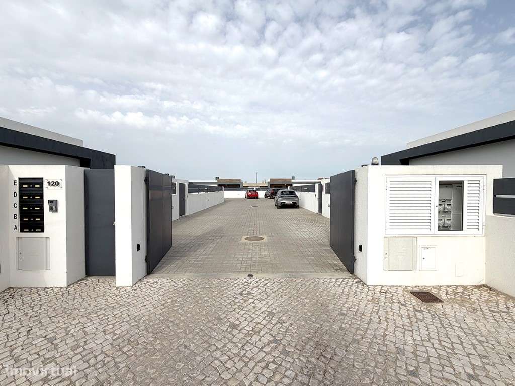 Moradia T4 térrea com 230m2 em condomínio privado, Azeitão-40