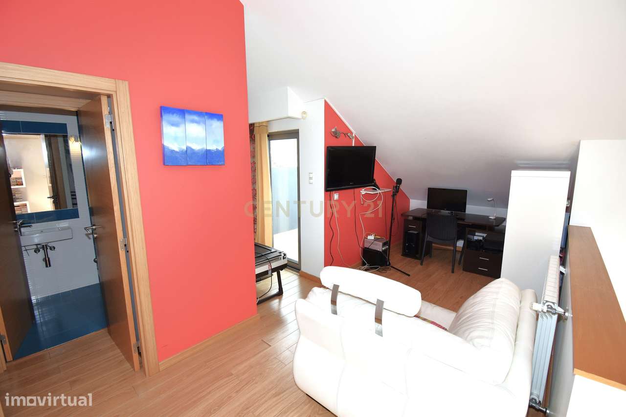 Moradia T3+1 em Alcochete: Luxo e Conforto!-41