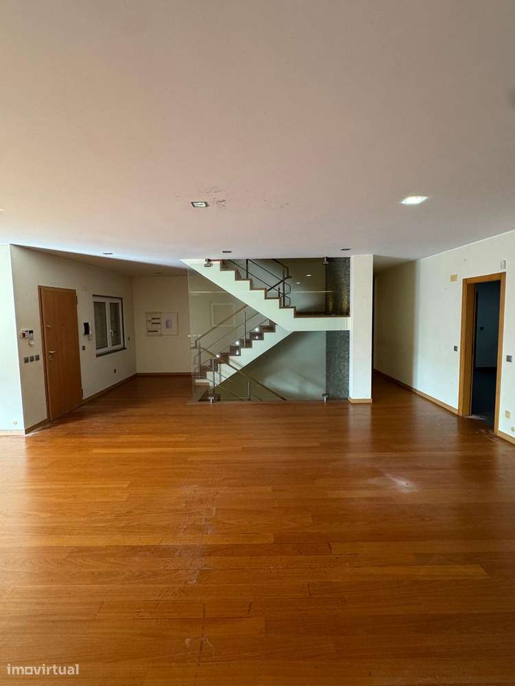 Moradia T5 com piscina, garagem e vista mar em Ericeira-39