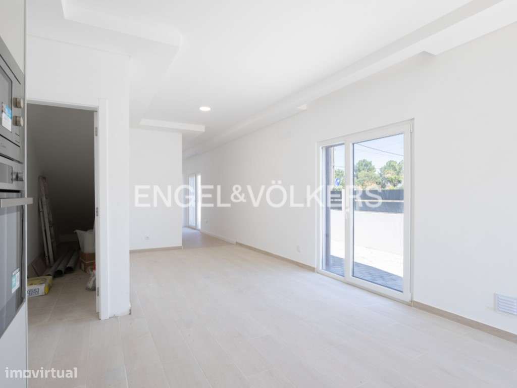 Moradia Geminada T4 Triplex em Fernão Ferro-12