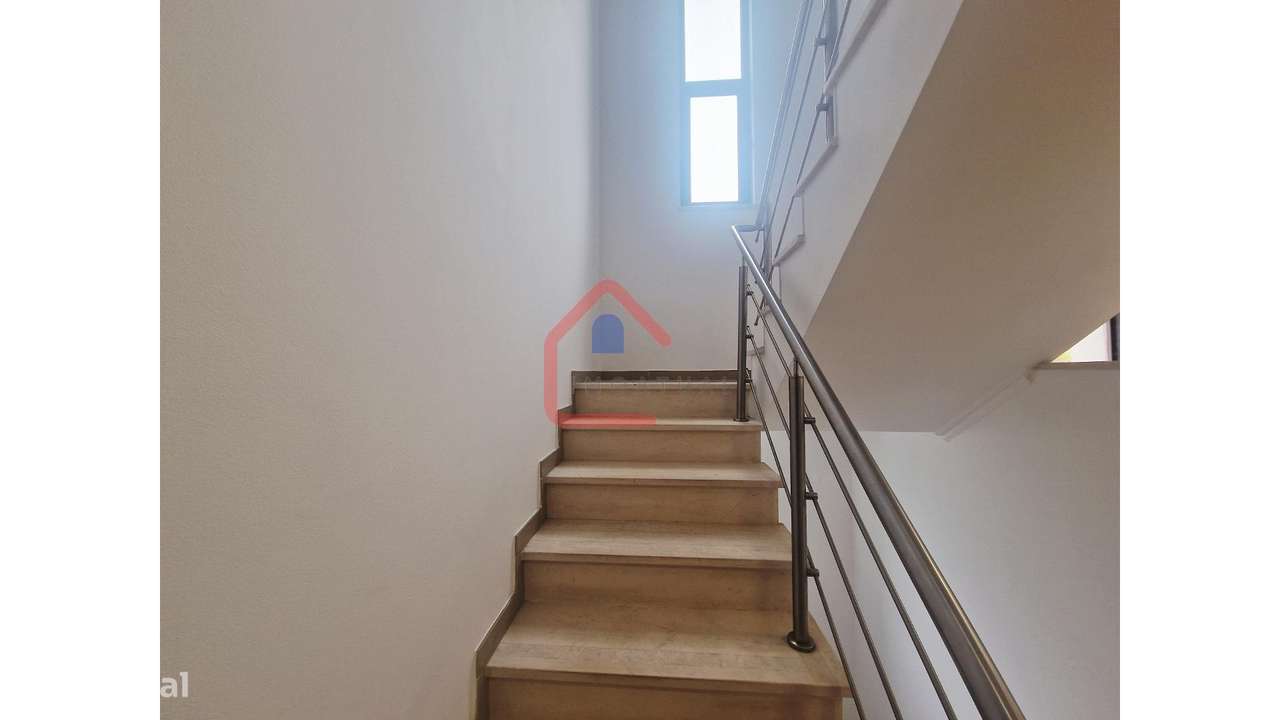 Moradia Isolada em Almada-16