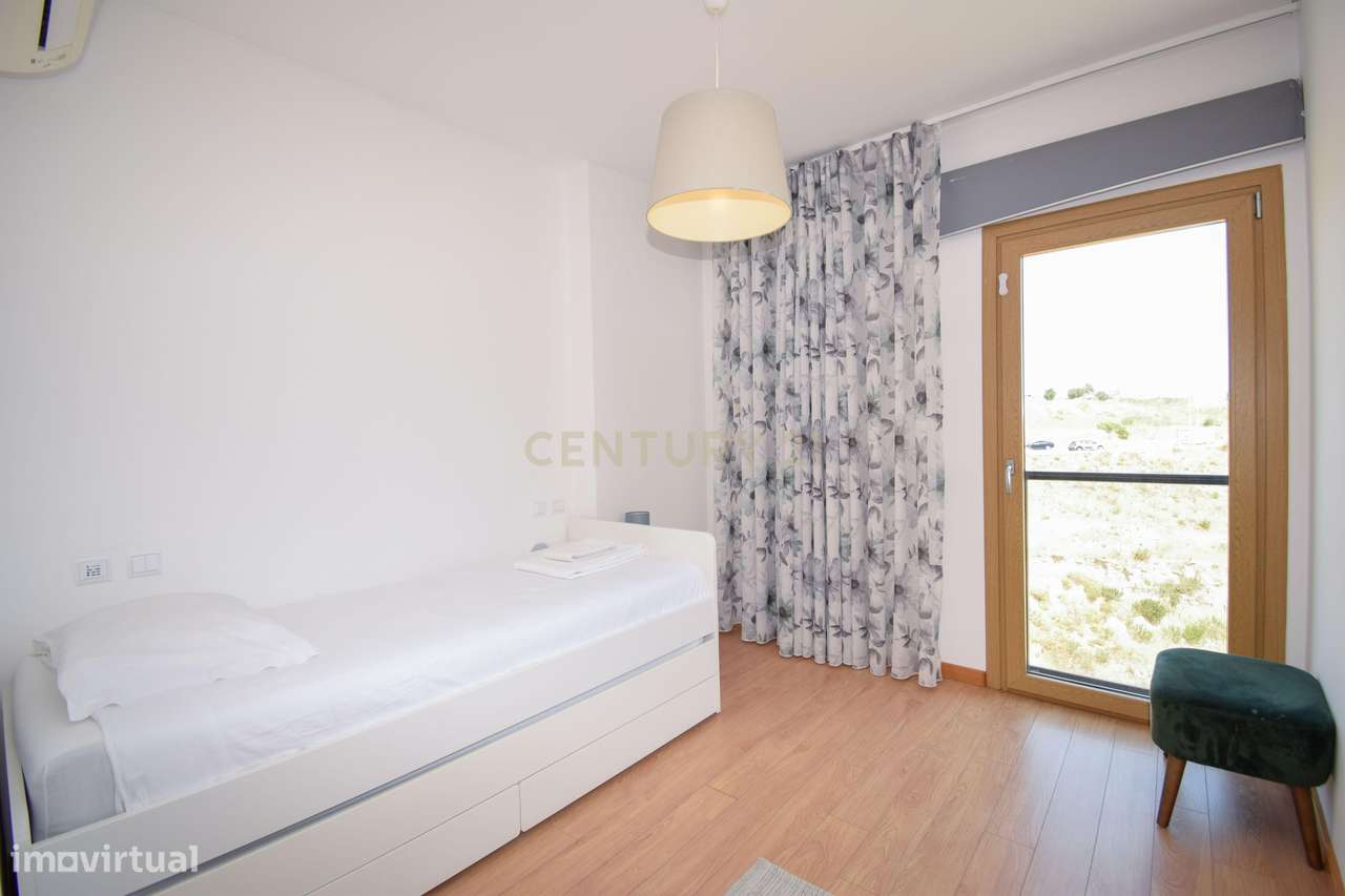 Apartamento T3 com Áreas Generosas e Vista Desafogada-12