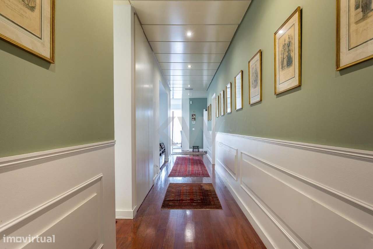 T4 Avenidas Novas com jardim e piscina - Grande imagem: 3/26