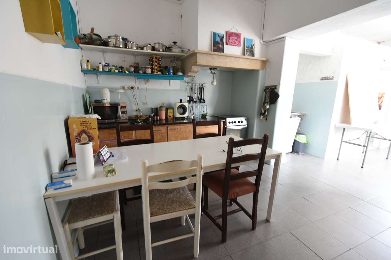 Moradia T4 Geminada com Excelente Espaço Exterior em Algueirão-12