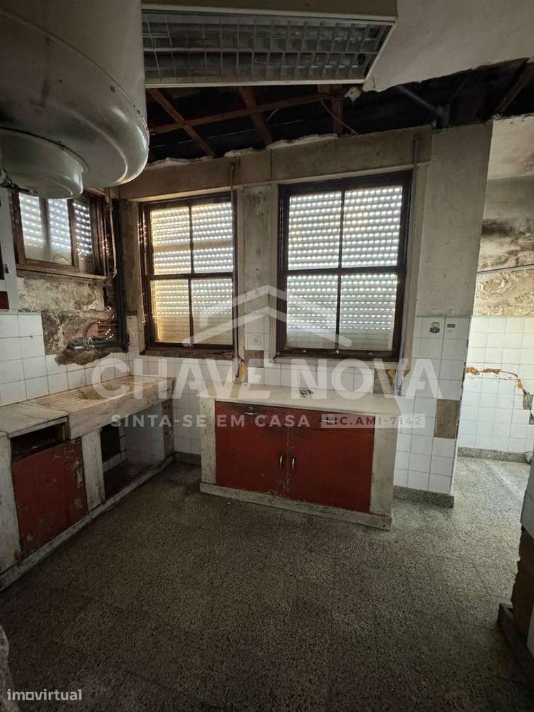 Moradia V2 p/ Recuperar no Centro Histórico de Vila Nova de Gaia - Grande imagem: 4/18