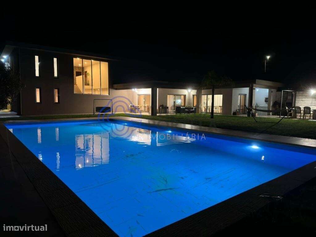 MORADIA COM PISCINA - Grande imagem: 1/48