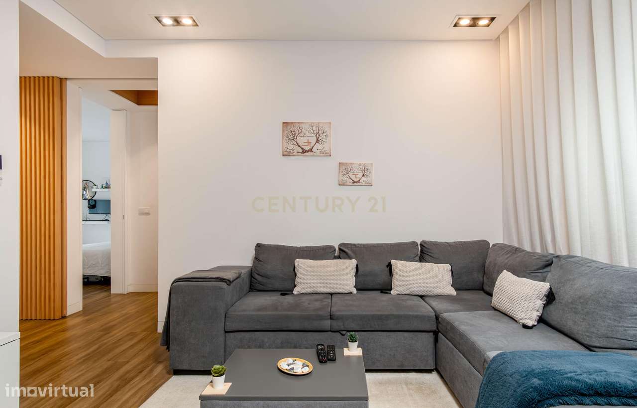 Apartamento Renovado com Terraço na Pontinha-21