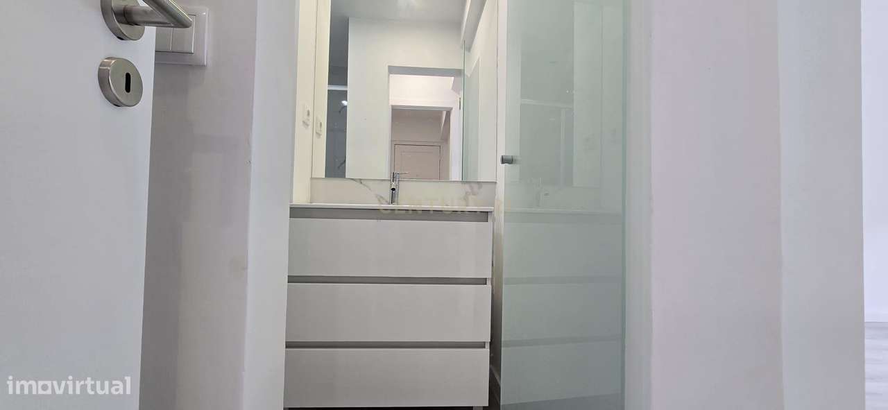 T3 em Almada com logradouro/ Excelente Localização-8