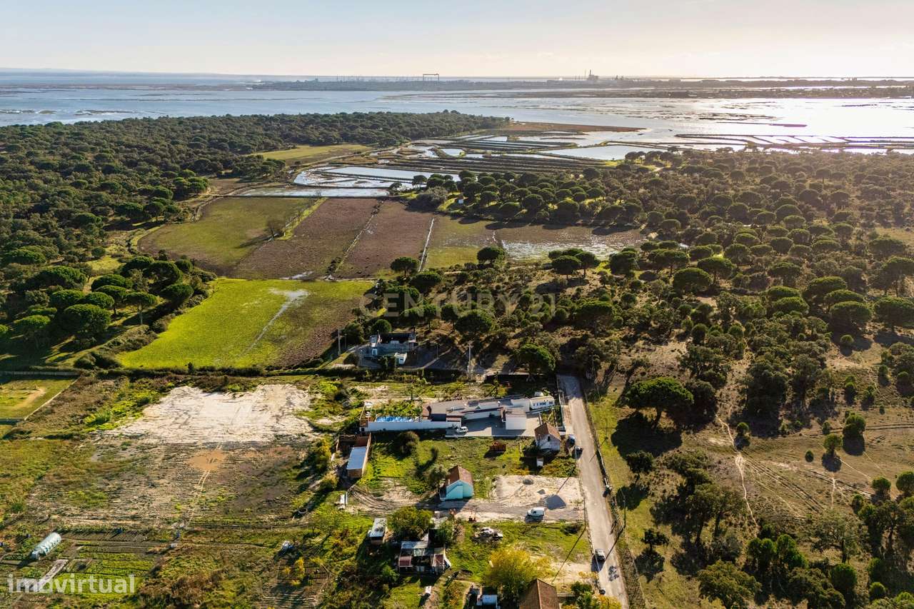 Oportunidade Rara em Setúbal. Moradia isolada com quase 7.000m2 e Proj-7