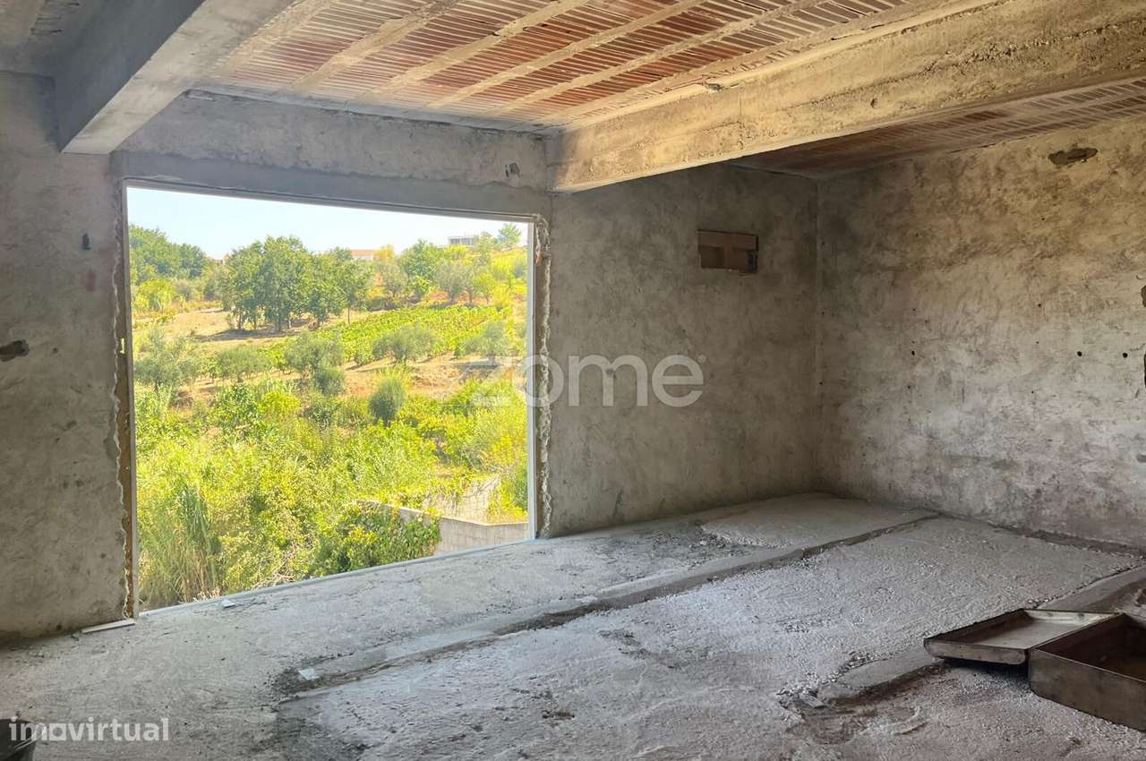 Moradia para remodelar em Almalaguês-11