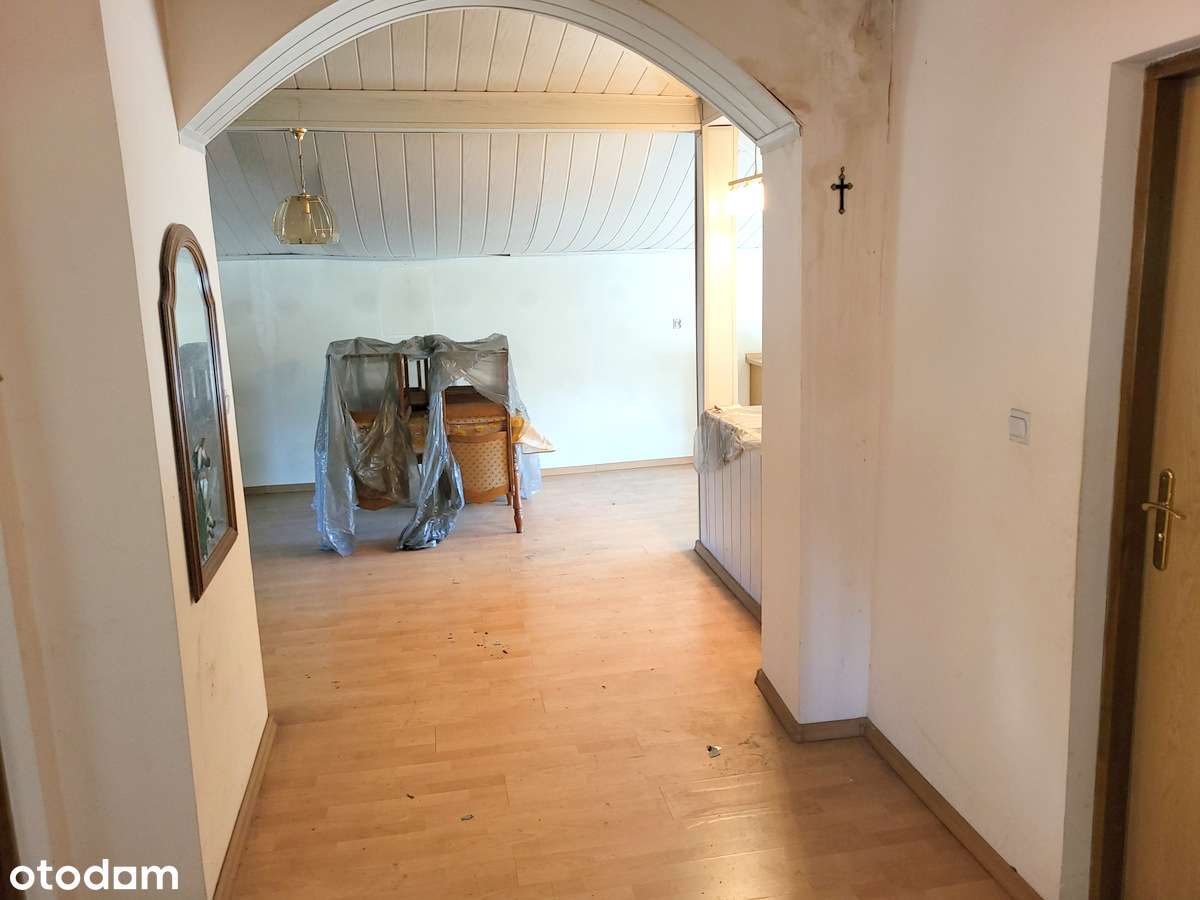 Dom w spokojnej okolicy-7