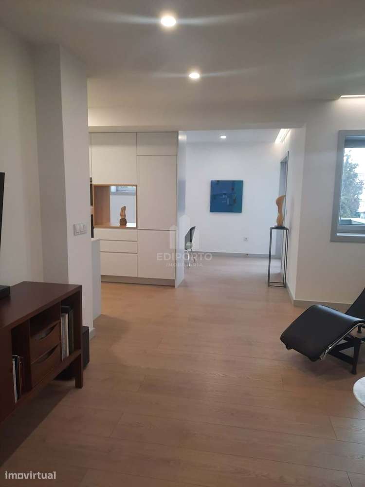 T2 COM GARAGEM E VARANDA   NO PORTO-4