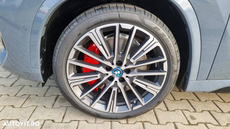 BMW iX1 xDrive30 M Sportpaket - 6