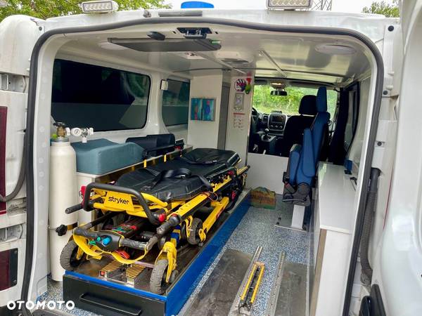 Renault Trafic Ambulans - 11