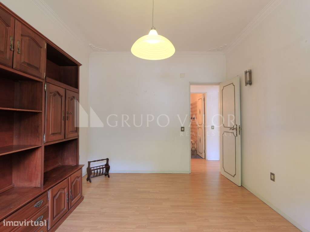 Moradia Isolada T4+2 com Garagem em Mem Martins-16