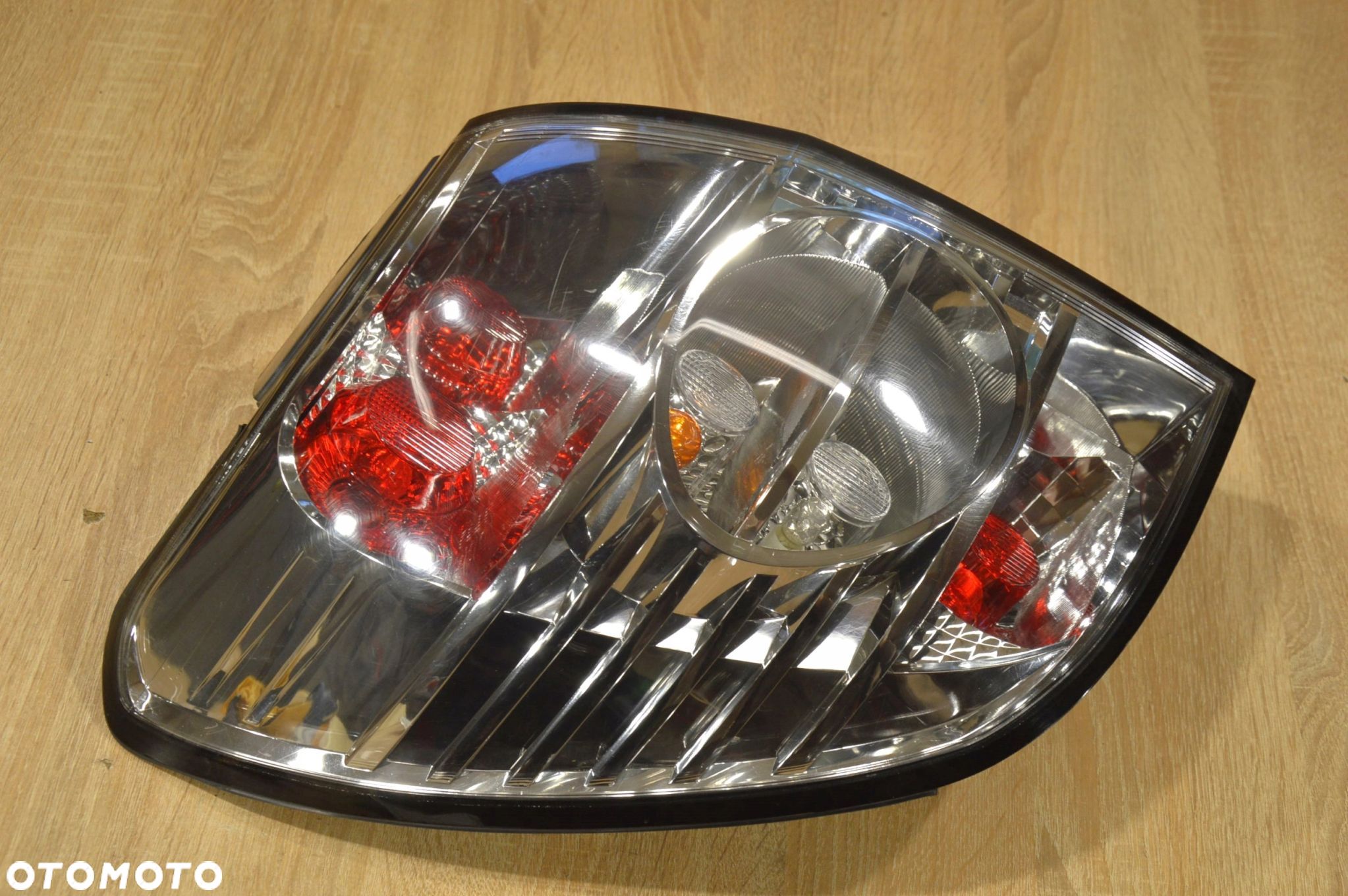 LAMPA LEWY TYŁ CHEVROLET CAPTIVA LIFT - 1