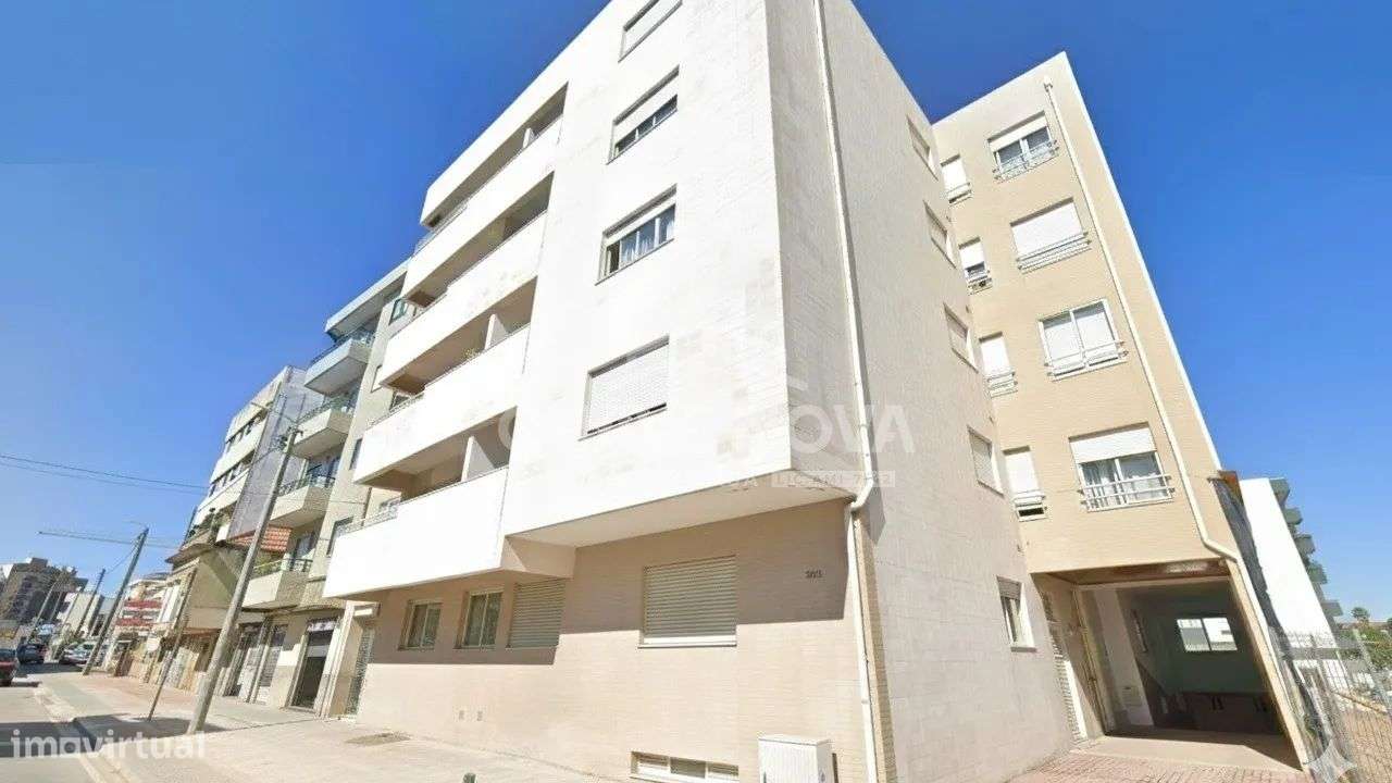 Apartamento T3 Renovado Com Varanda Box Ultimo Piso