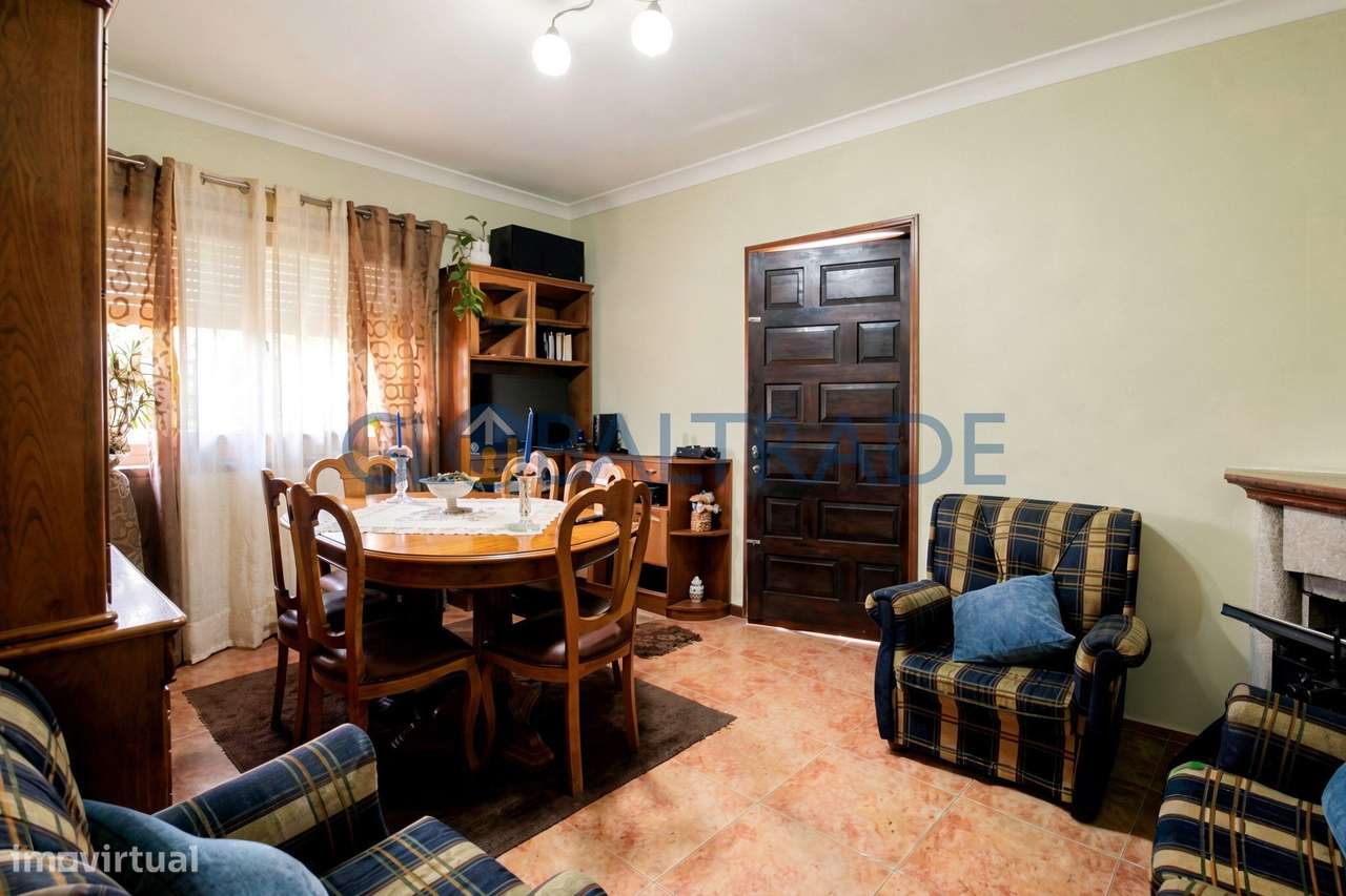 Moradia T2 com Terreno de 537m² e Potencial de Duas Habitações – Maia-18