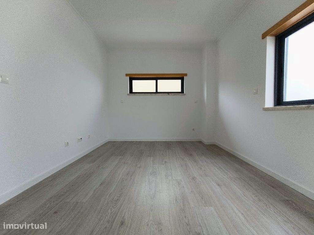 Moradia T5 Moderna no Feijó com 296 m² e Garagem de 100 m²  Confort...-19