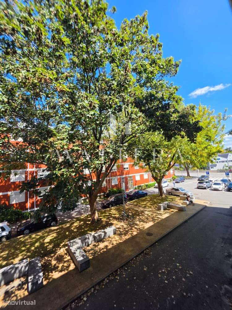 Apartamento T2 com boa exposição solar em Ramalde – Porto-14