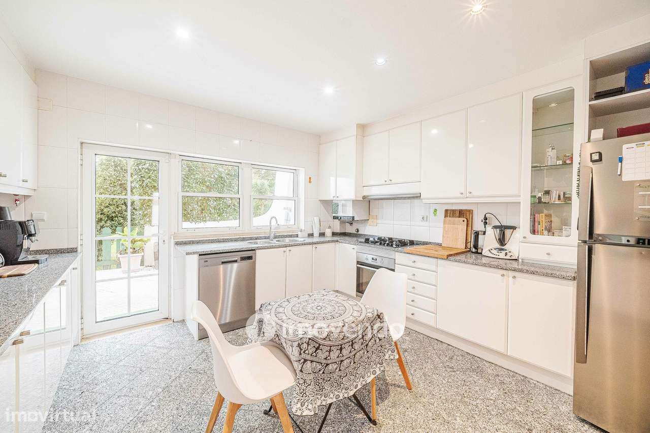 Moradia T5+2 com garagem, em condomínio com piscina, em Murches-8